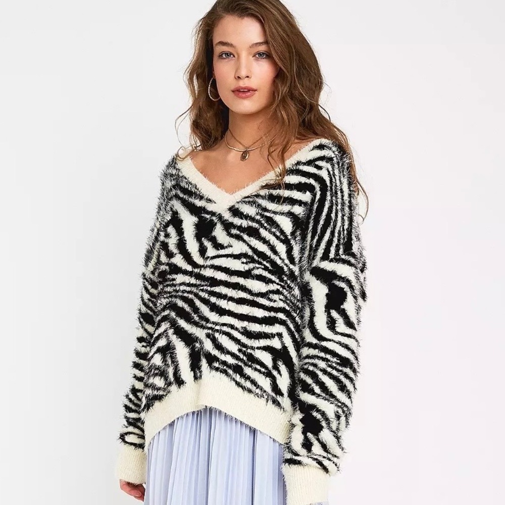 House of Sunny Zebra Eyelash Heavy Knit V-Neck Sweater Jumper Black White Sz 10